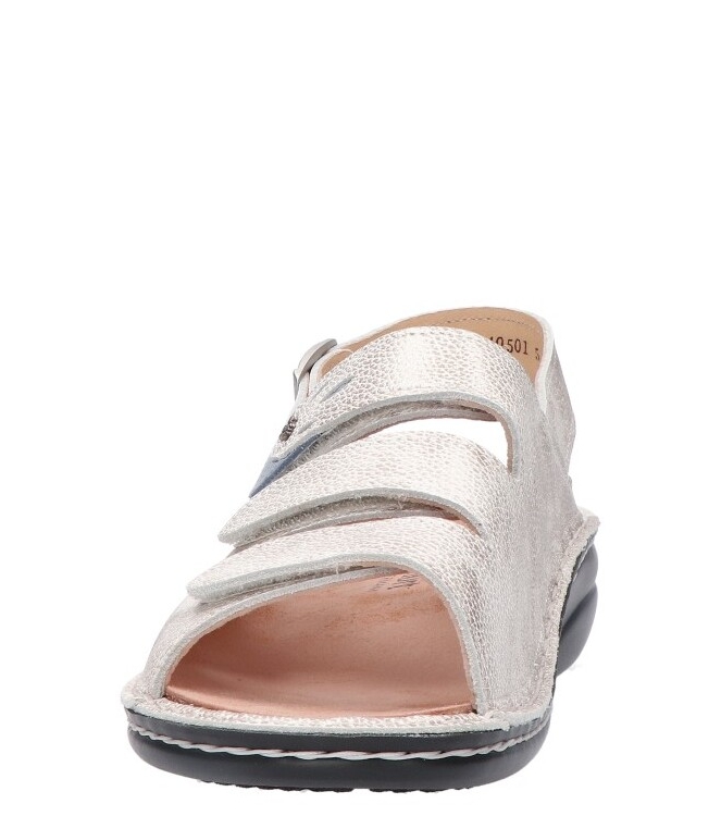 Finn Comfort Finn Comfort sandaal <span>2557 903095 Saloniki</span> 903095 taupe-sky Finn Comfort sandaal <span>2557 903095 Saloniki</span> 2557 903095 Saloniki zilver - www.bremmerschoenen.live - Bremmer Schoenen